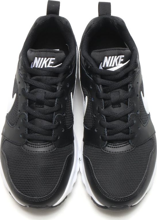 nike air max motion black and white